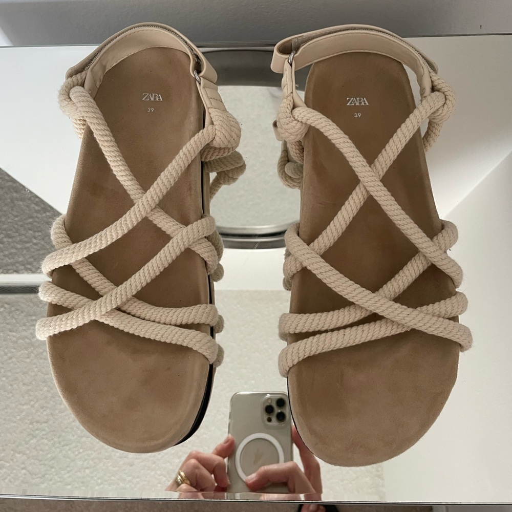 Zara Women's Beige and Cream Sandals